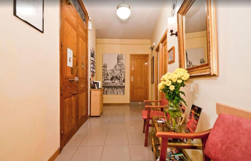 Hostal Oporto Madrid Luaran gambar