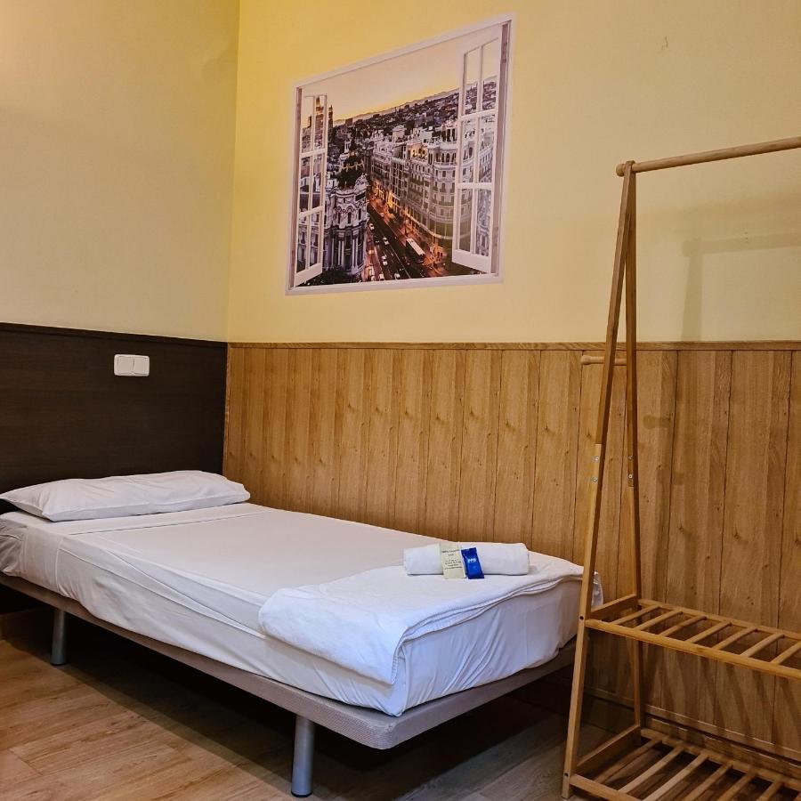 Hostal Oporto Madrid Luaran gambar