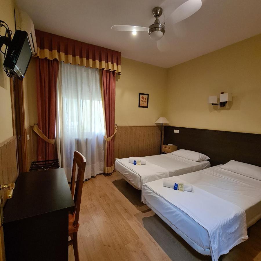 Hostal Oporto Madrid Luaran gambar