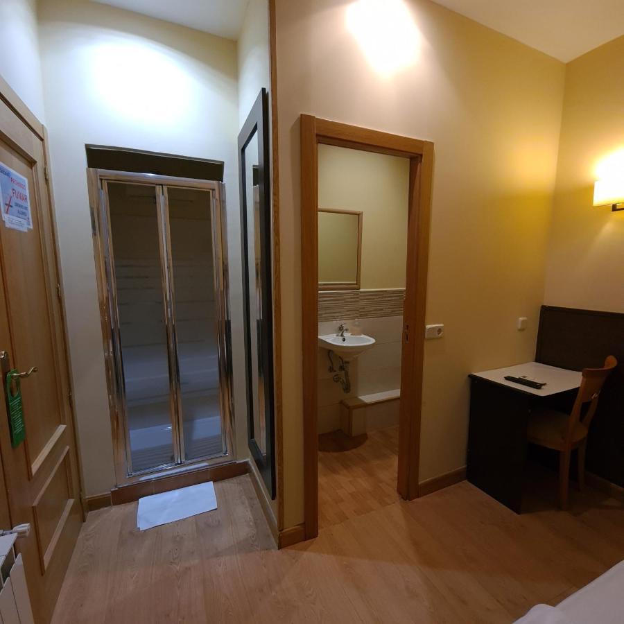Hostal Oporto Madrid Luaran gambar