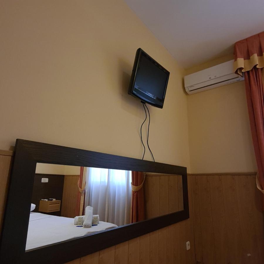 Hostal Oporto Madrid Luaran gambar