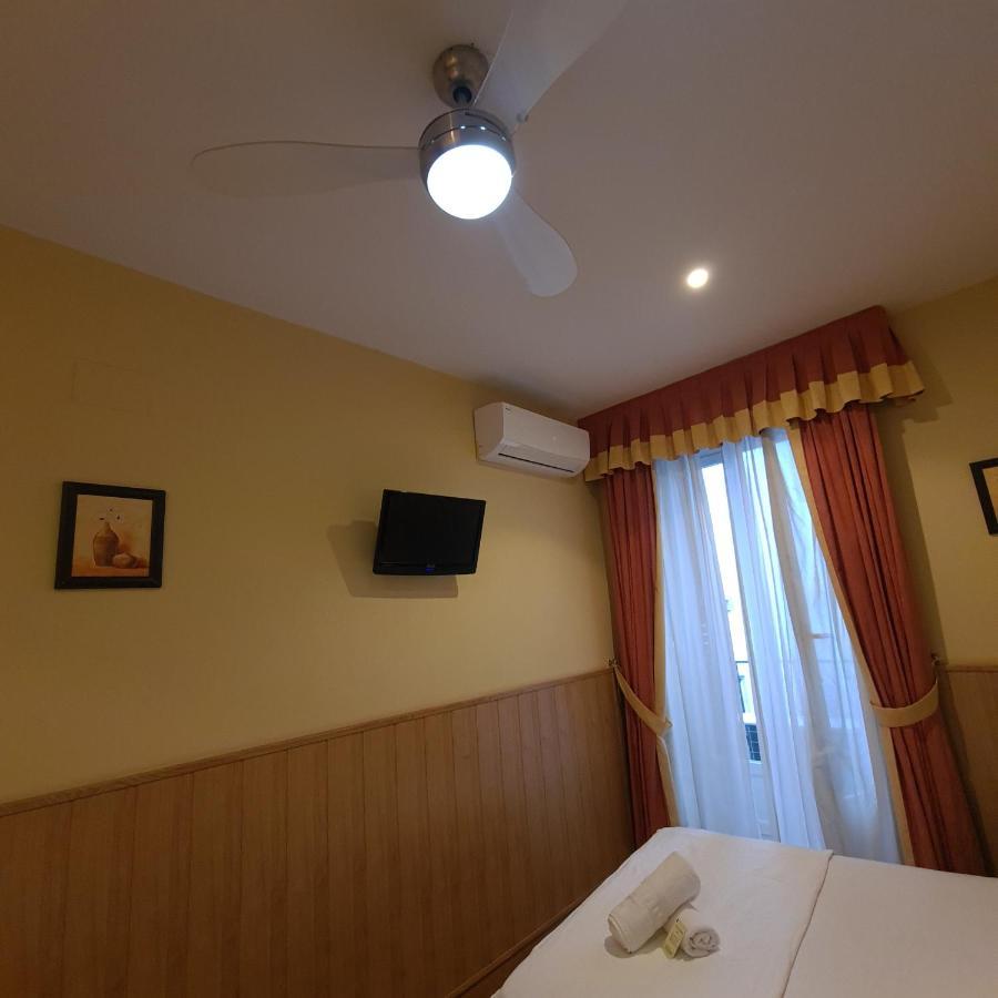 Hostal Oporto Madrid Luaran gambar