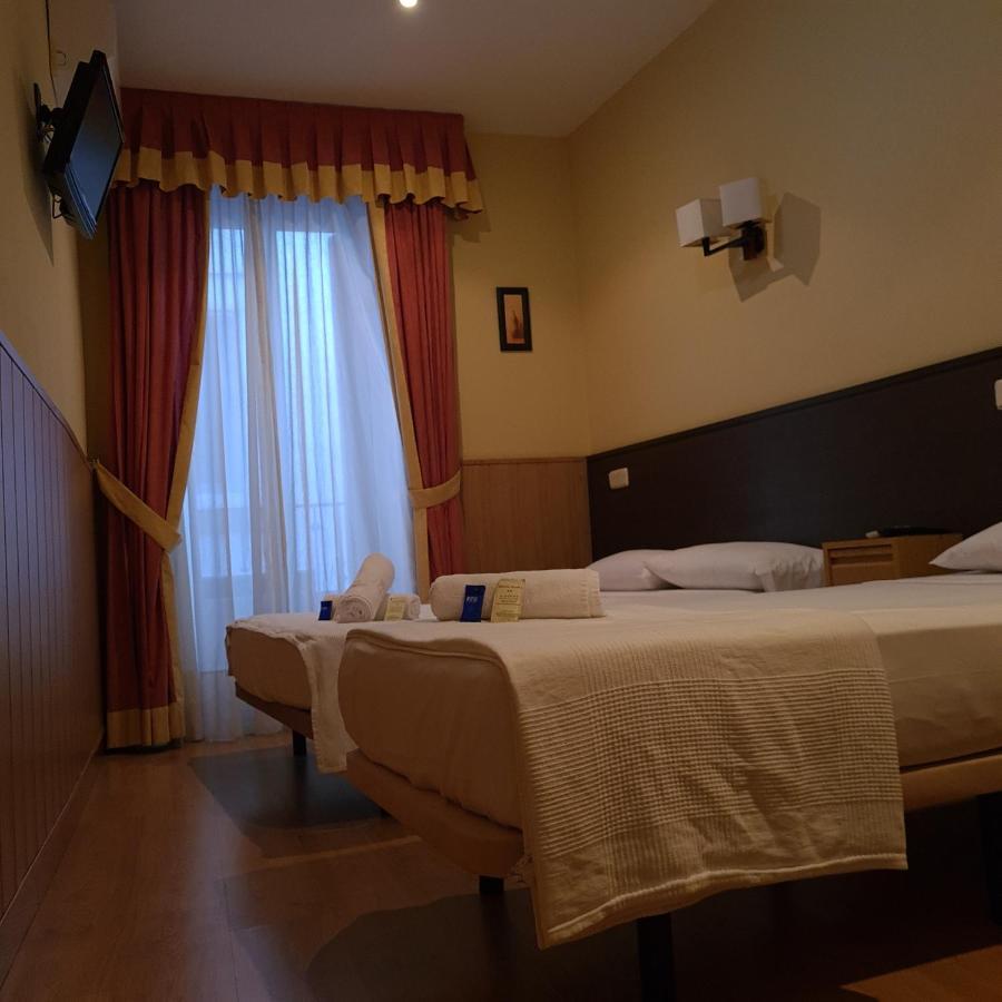 Hostal Oporto Madrid Luaran gambar
