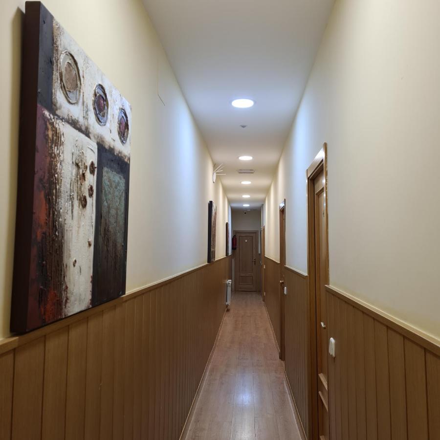 Hostal Oporto Madrid Luaran gambar