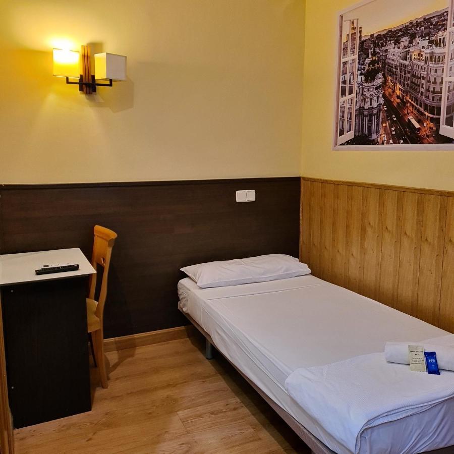 Hostal Oporto Madrid Luaran gambar