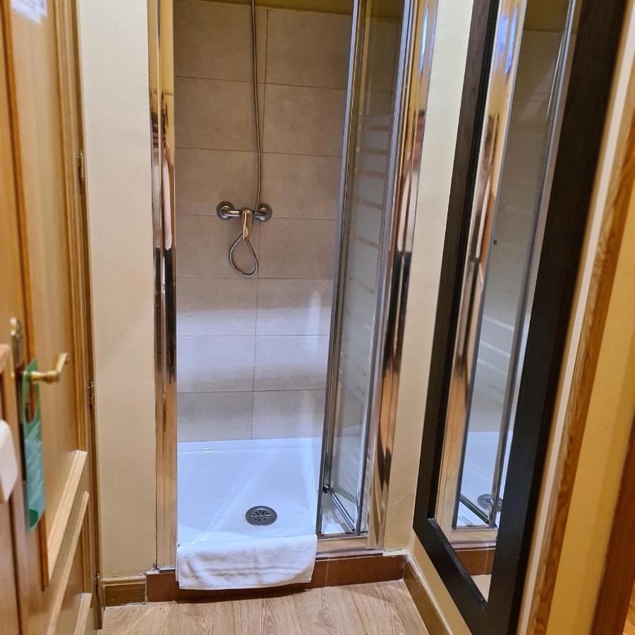 Hostal Oporto Madrid Luaran gambar
