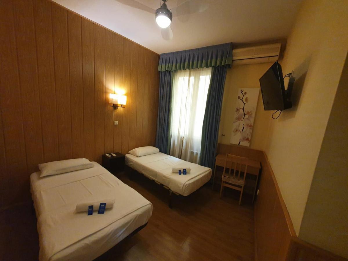 Hostal Oporto Madrid Luaran gambar