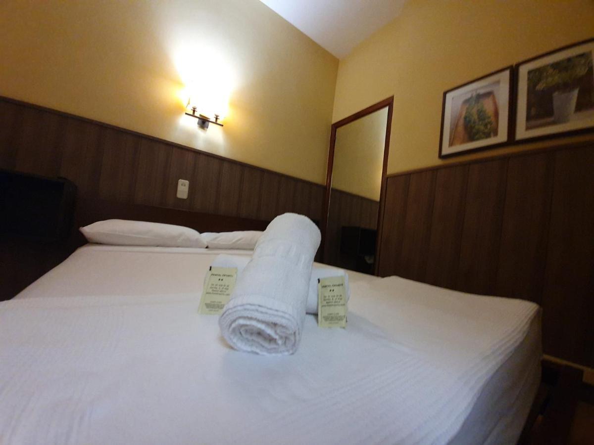 Hostal Oporto Madrid Luaran gambar