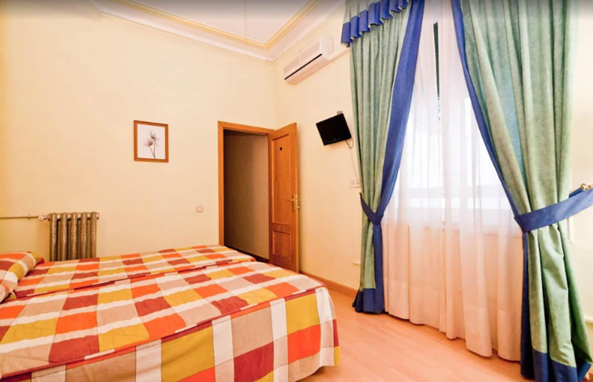 Hostal Oporto Madrid Luaran gambar