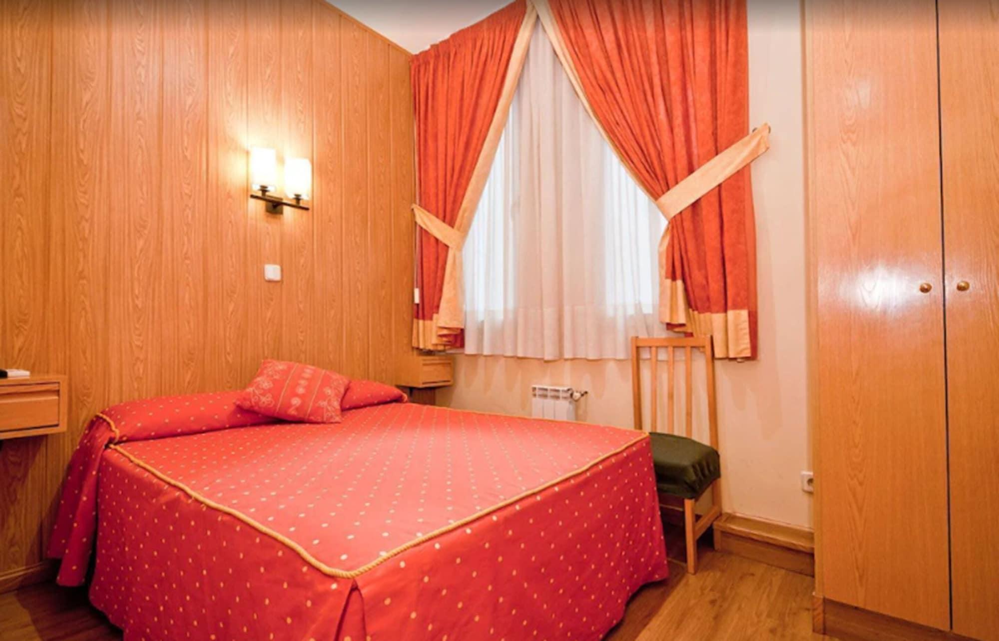 Hostal Oporto Madrid Luaran gambar