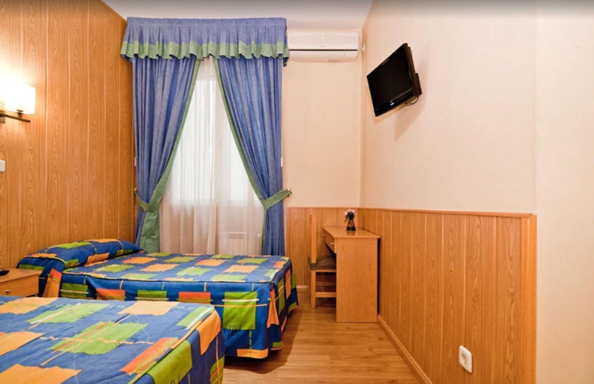 Hostal Oporto Madrid Luaran gambar