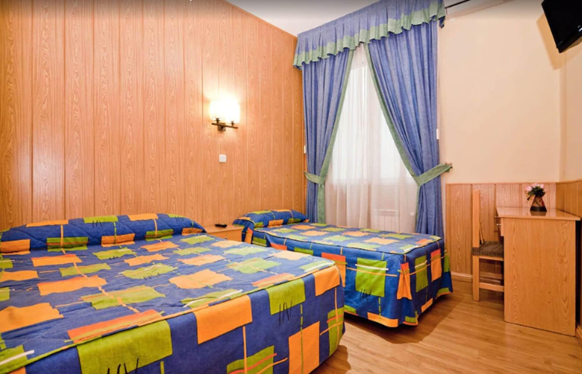 Hostal Oporto Madrid Luaran gambar