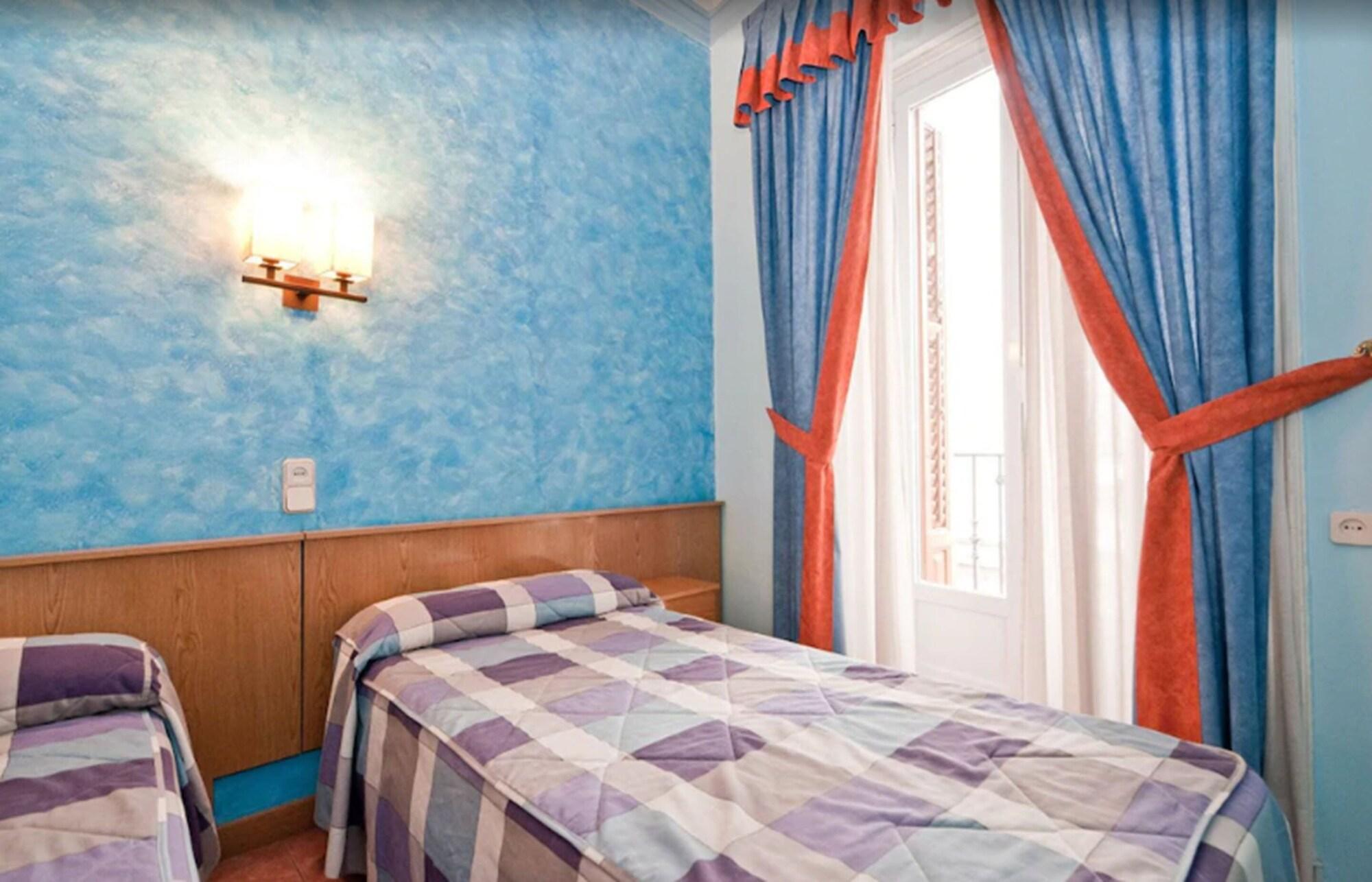Hostal Oporto Madrid Luaran gambar