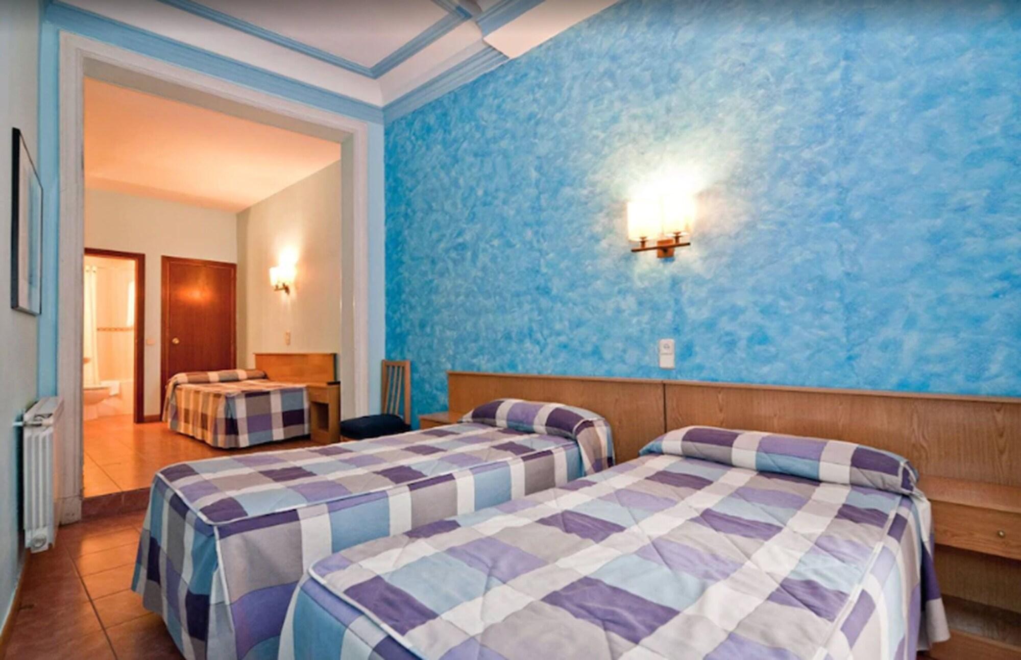 Hostal Oporto Madrid Luaran gambar