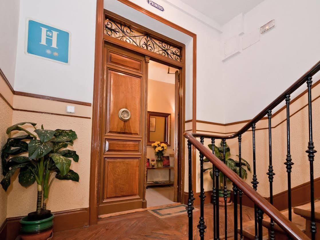 Hostal Oporto Madrid Luaran gambar
